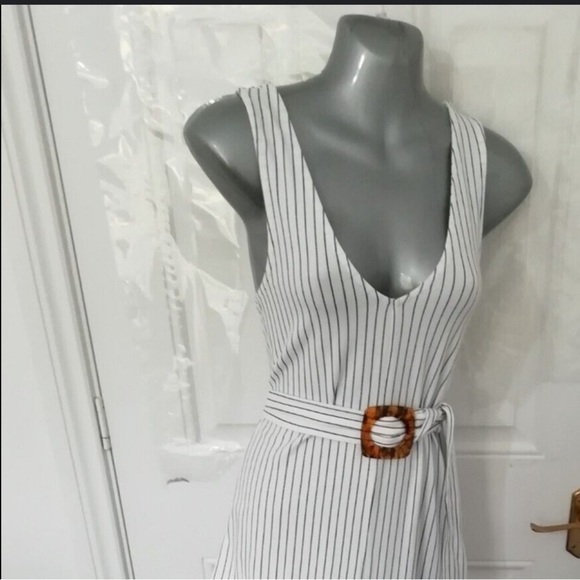 ASOS grey and White Striped romper. With matching belt in the middle. - Picture 11 of 12